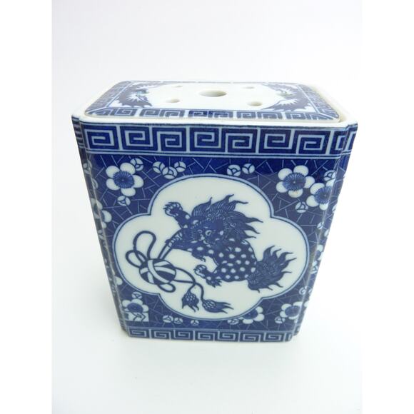 Vintage Chinese Porcelain Pot Foo Dog Lions Blue White Bud Vase Tea Caddy Jar - Picture 1 of 7